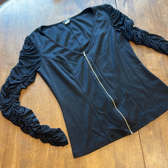 🍁Venus stretchy top with ruffled see through sleeves & zipped front - Picture 4 of 9